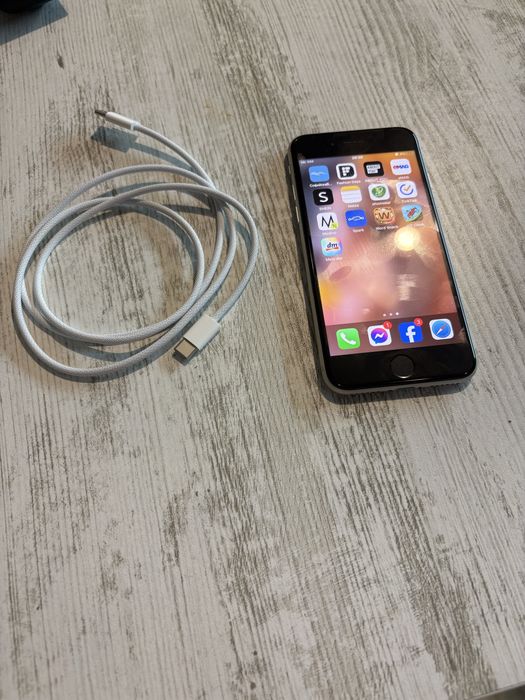 Iphone se 22 64gb