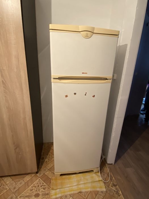 холодильник с морозилкой