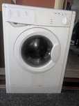 Стиралка Indesit продам на запчасти