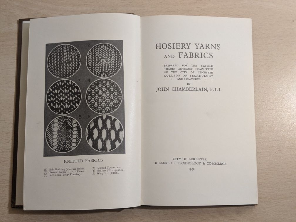 Carte Yarns and fabrics - Fibre și țesături engleza