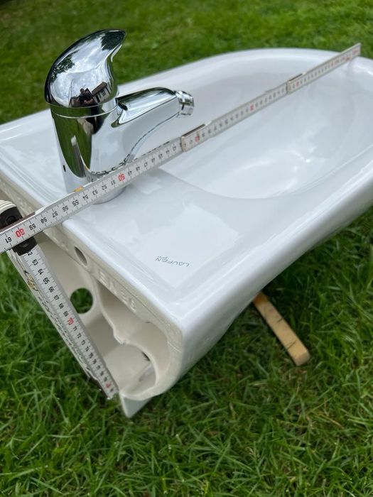 Vând bidet puțin folosit marca LAUFEN-PRO cu baterie HANSA-Germany