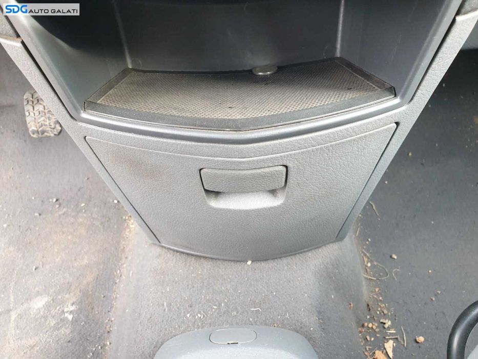 Sertar Spatiu Depozitare Bord Central Kia Carens 1999 - 2006