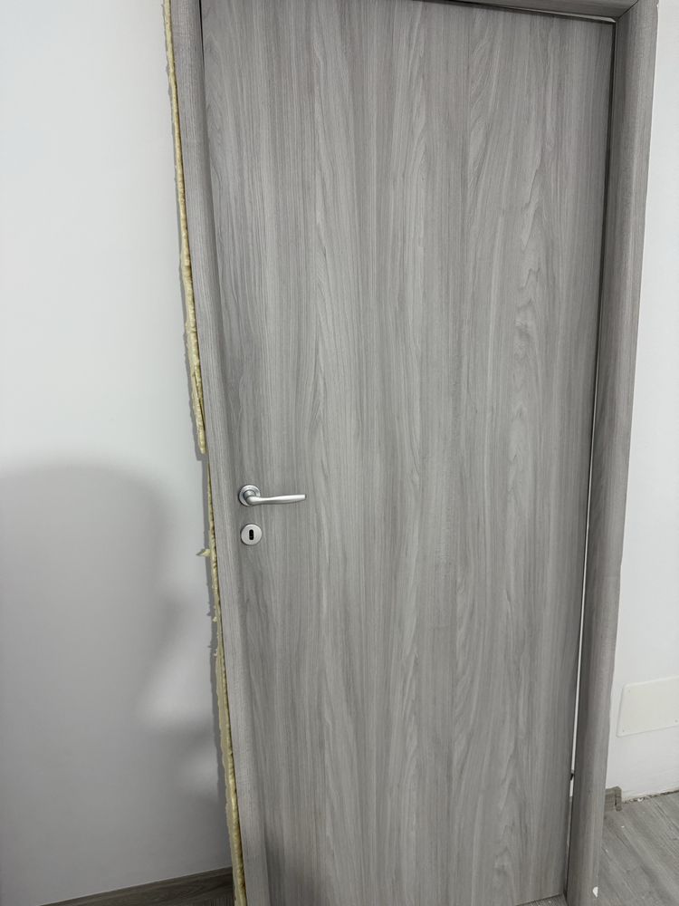 Am 3 usi de interior