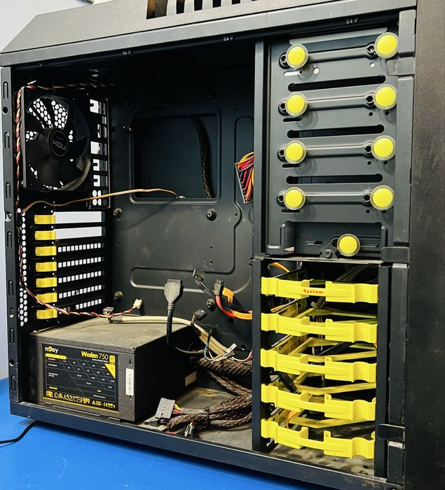 Vand Carcasa InWin + Sursa 750w
