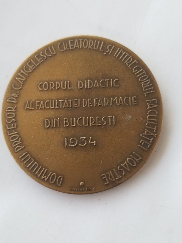 Medalie Doctor C Angelescu Creatorul Facultatii de Farmacie 1934 Jalea