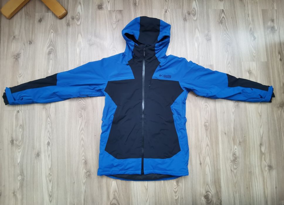 Columbia Cirgue Bowl geaca schi
Noua. 
Omni-tech o membrană inovato