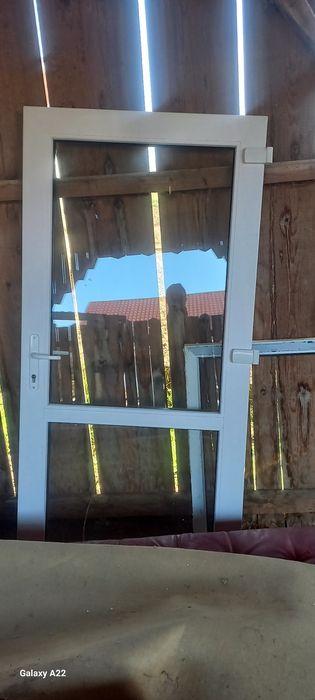 Vând ușii și geam.termopan