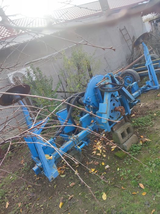 Tractor 445 cu utilajele