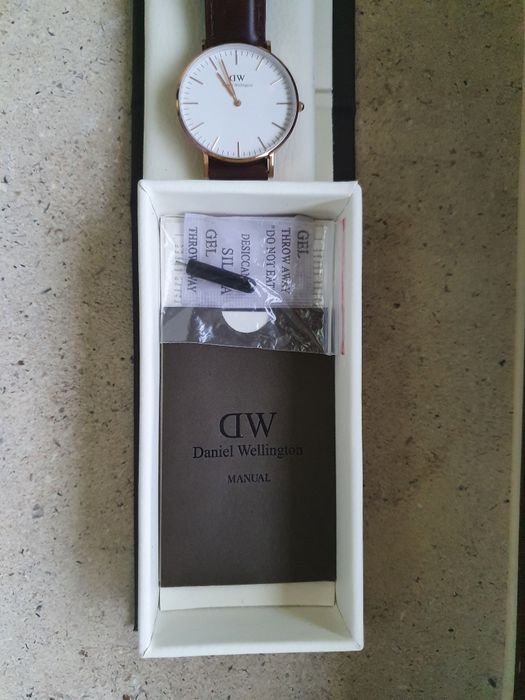Vand ceas de mana marca Daniel Wellington