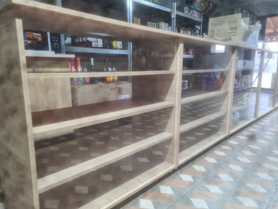 Vând rafturi, vitrine, raft pâine, raft legume fructe