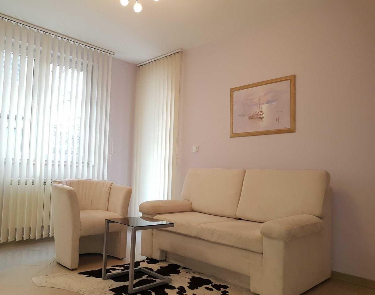Дава се под наем Двустаен апартамент в София, Лозенец - 61 кв.м за 640 € - Снимка #1