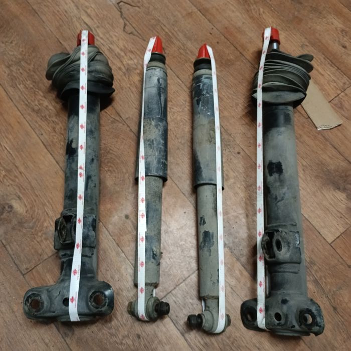 Амортизаторы комплект на мерс 124