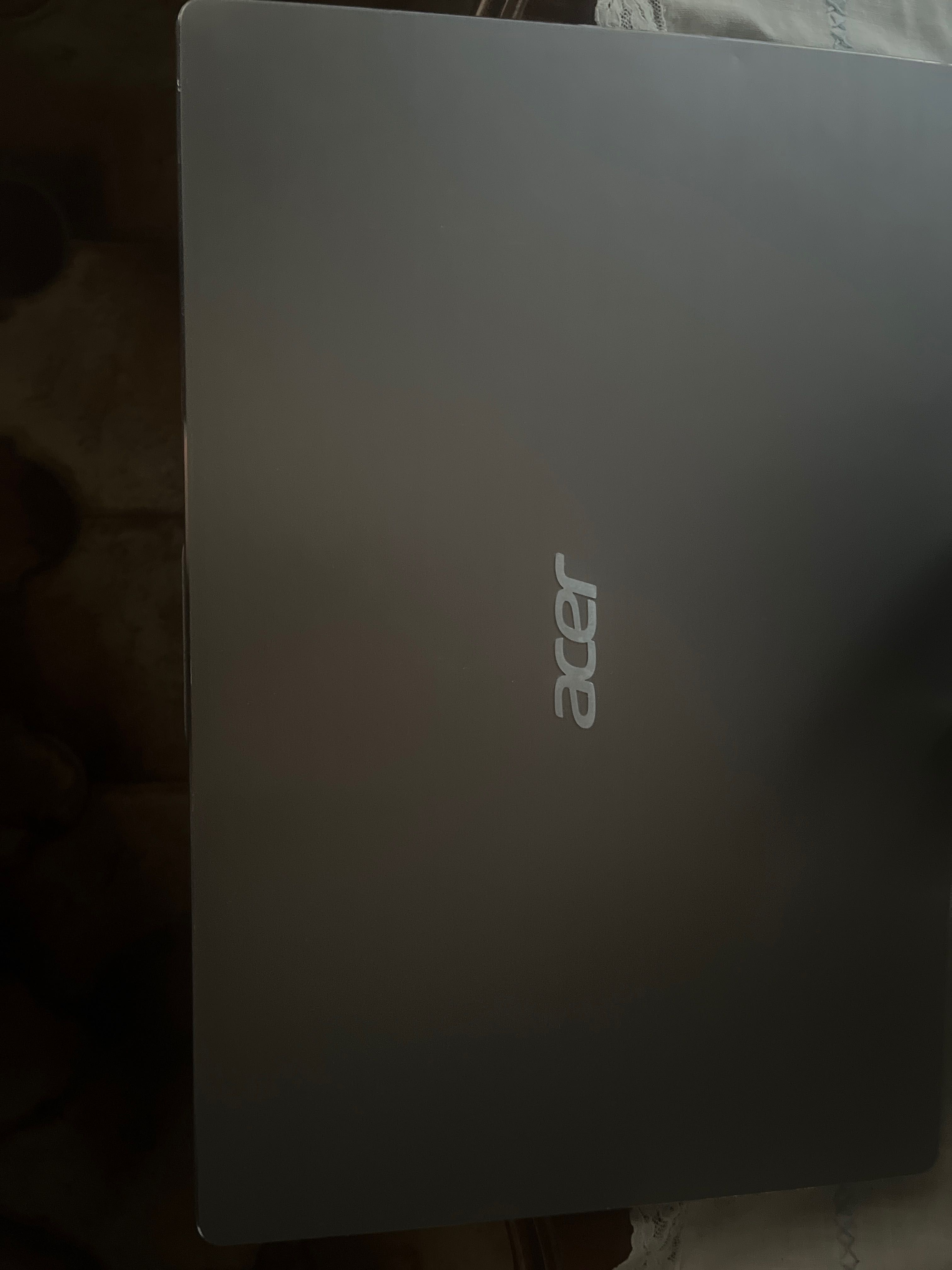 Acer core I5. В отличном состоянии, есть зарядка и защитная кленка.