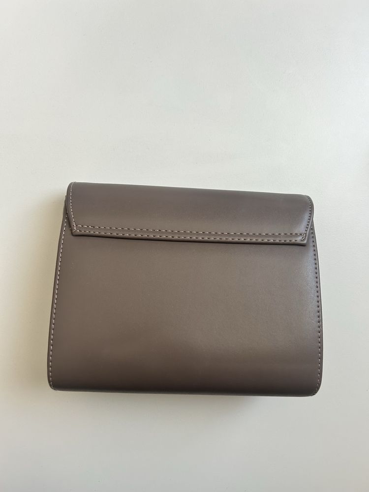 Продам малка дамска чанта Achilleas