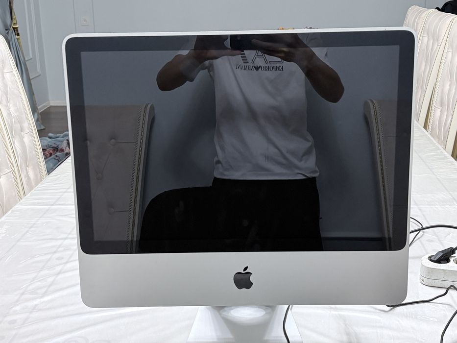 Продаю iMac 2010 г. полностью рабочий