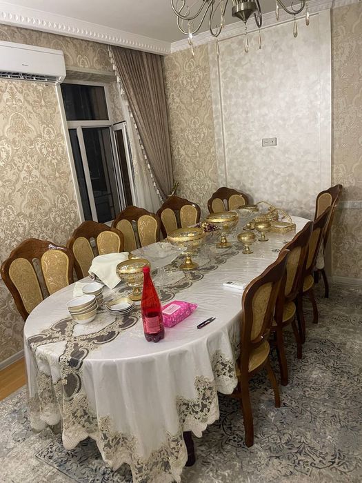 Спальный мебел комоди билан ва стол стул  почти янги  зур хаммаси 420$