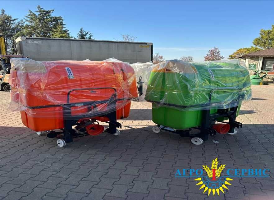 Опрыскиватель для полей со штангой 12 м и 26 латунными форсунками