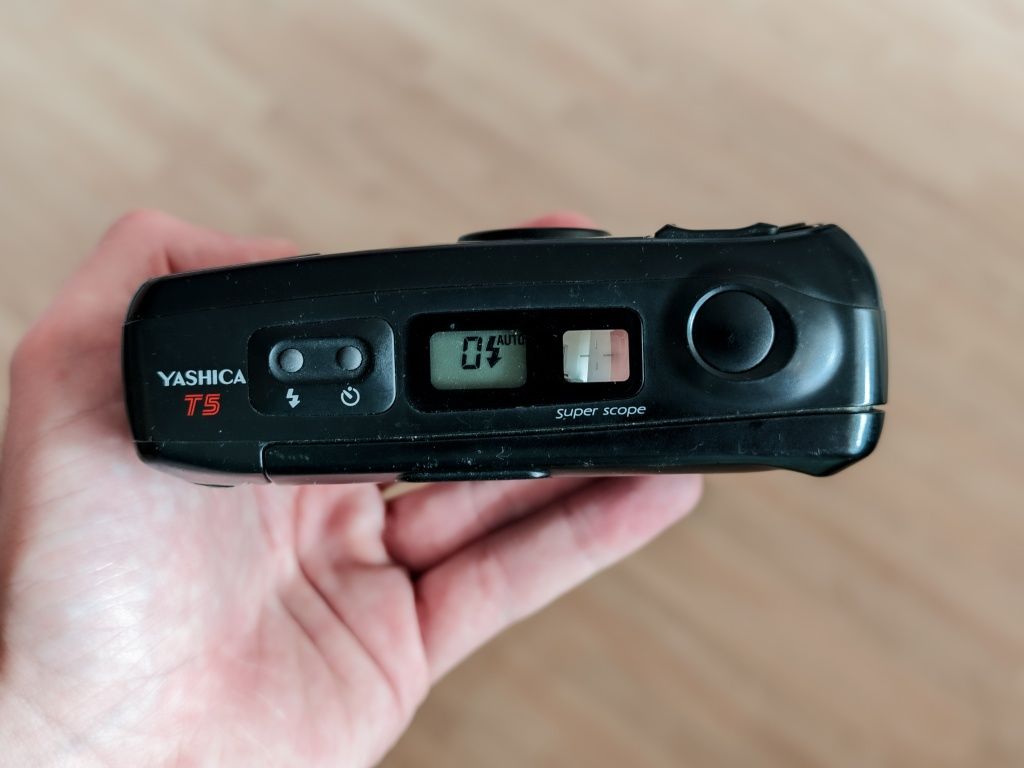 Yashica T5 (Carl Zeiss T* 3,5/35)