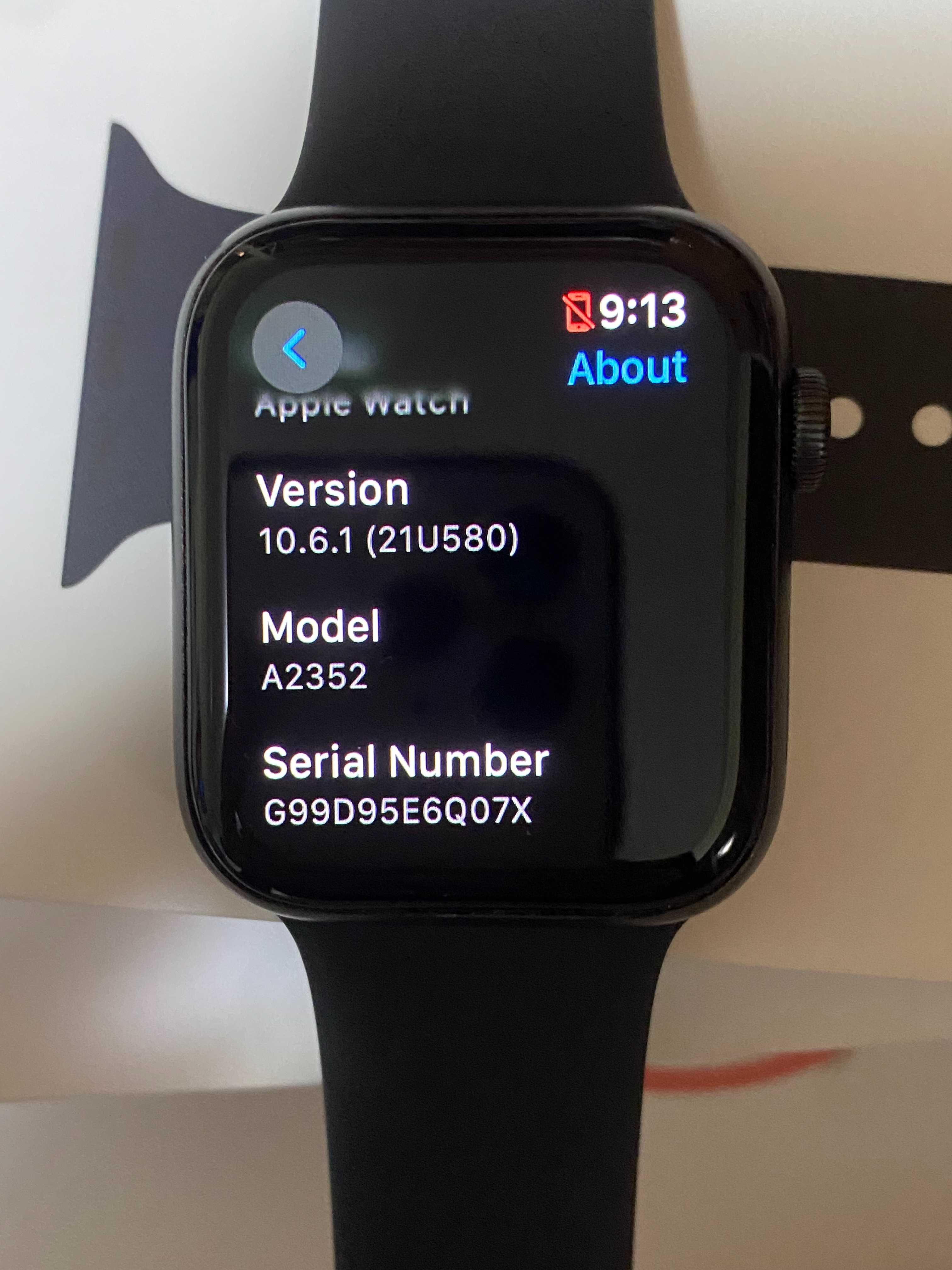 Apple Watch SE 44mm Black  Model A2352