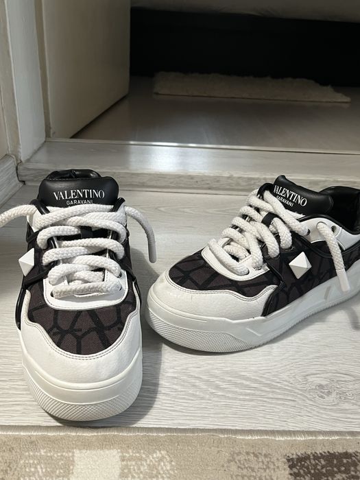 Valentino Garavani 41 (nike adidas jordan)