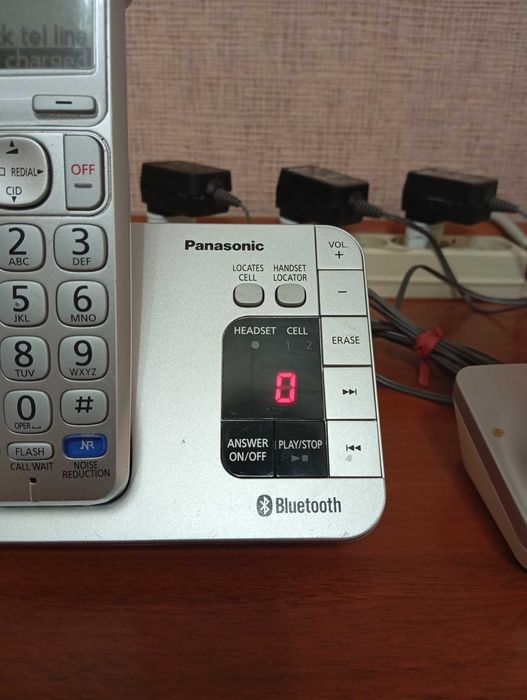 Продам радиотелефон PANASONIС четыре трубки на один телефонный номер.