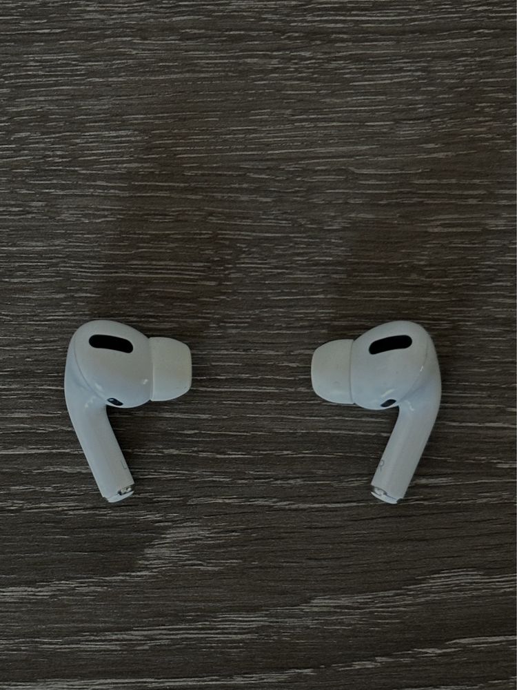 Apple AirPods (1st Generation)