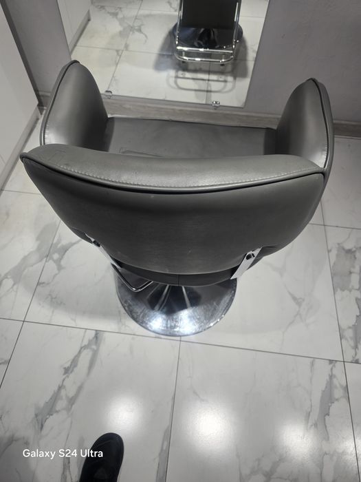 Продаётся парикмахерское кресло