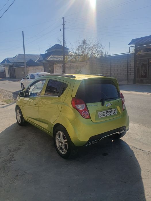 Chevrolet spark 2012 года