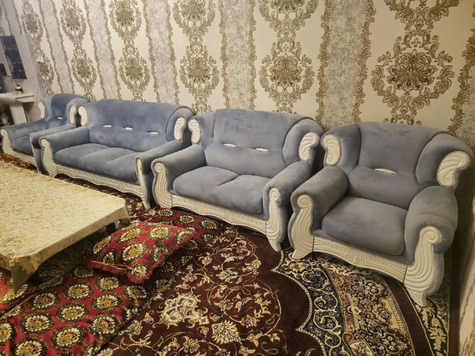 Divan kreslo sotiladi