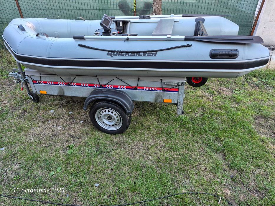 Vand barca Quicksilver cu motor Mercuri 6 CP sonar lowrance si remorca