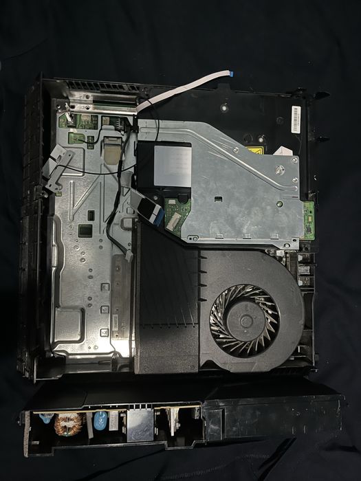 Ps4 Stricat si trebuie reparat , nu se conecteaza la tv