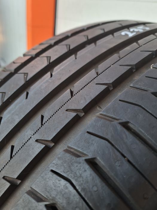 Летни гуми 2 броя CONTINENTAL PremiumContact5 235 55 R17 дот 0522
