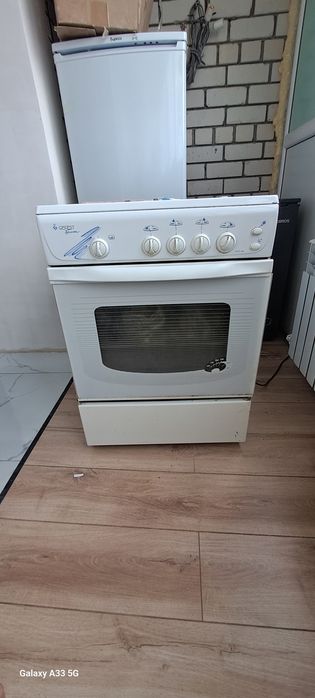 Продам газ плиту