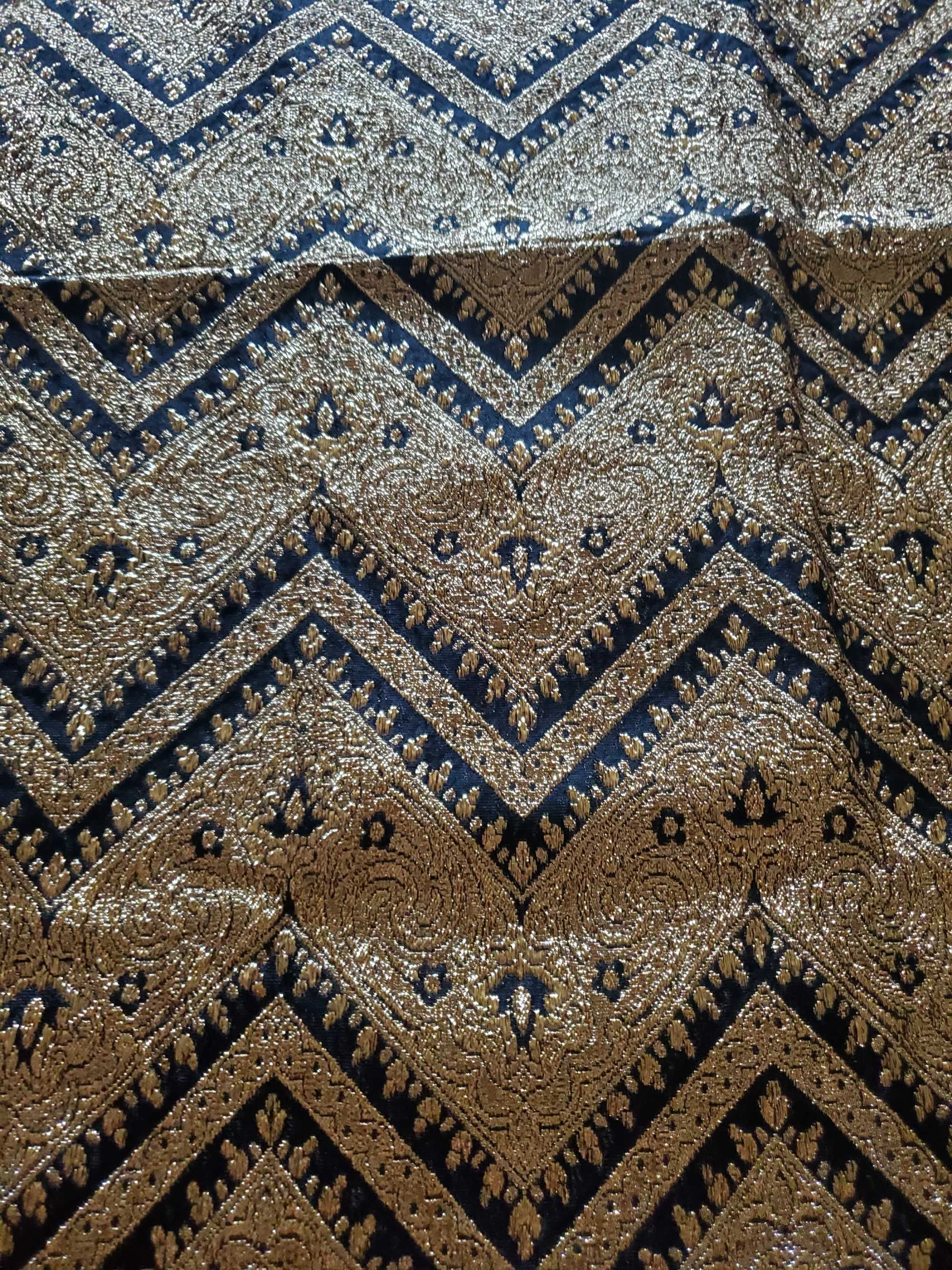 Material de lux brocard pentru rochii ocazie negru cu auriu 2 fete