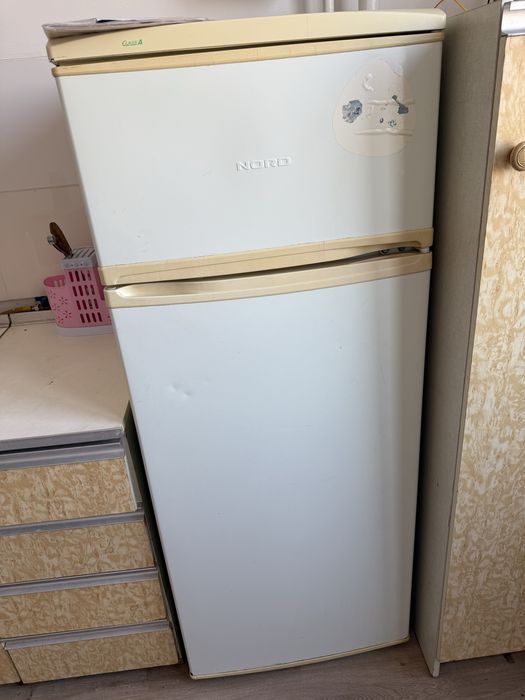 Холодильник сотилвоти,холати яхши,зор ишлиди,срочнига 600минсм!!!