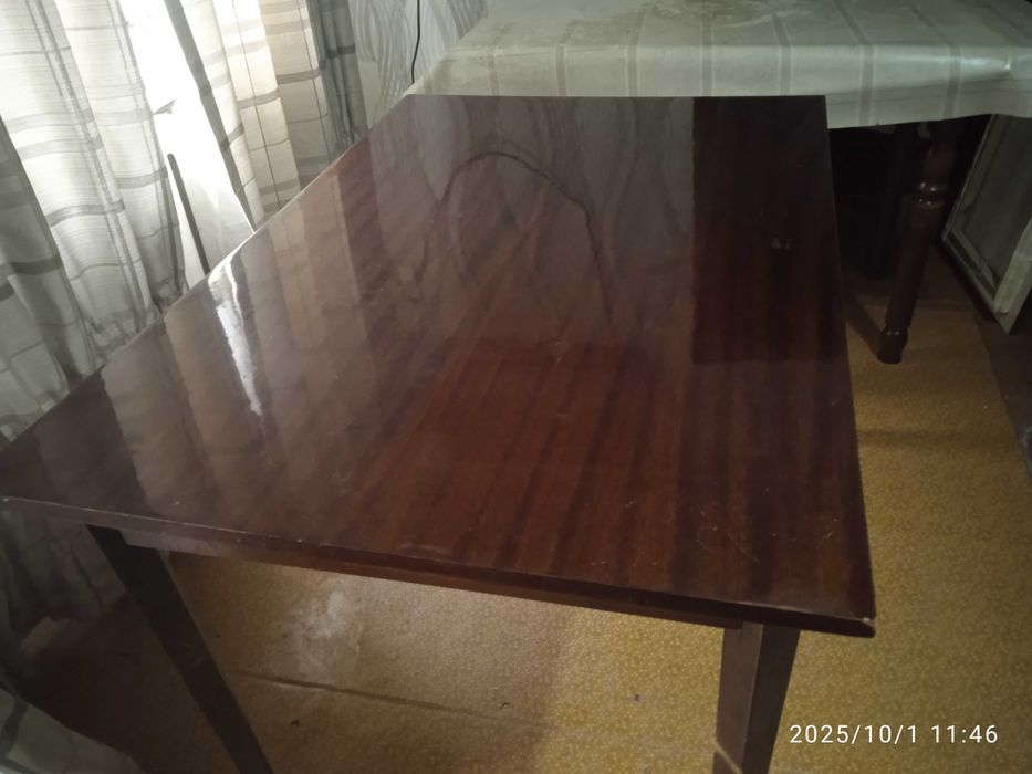 Продам стол обеденный