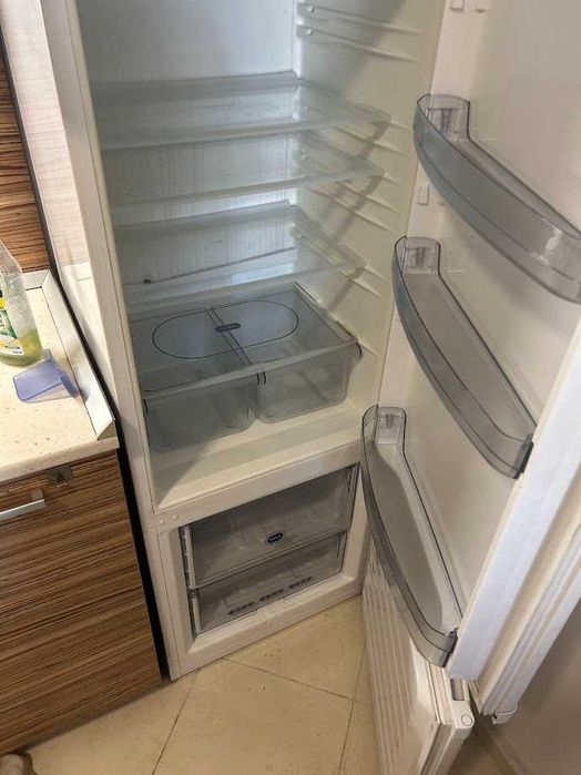 Хладилник с долна камера Whirlpool