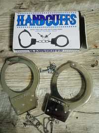 Продаются металлические детские наручники