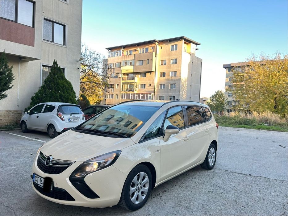 vând Opel Zafira