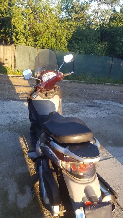 Vând (schimb)scuter Piaggio Beverly motor 500 . An 2005