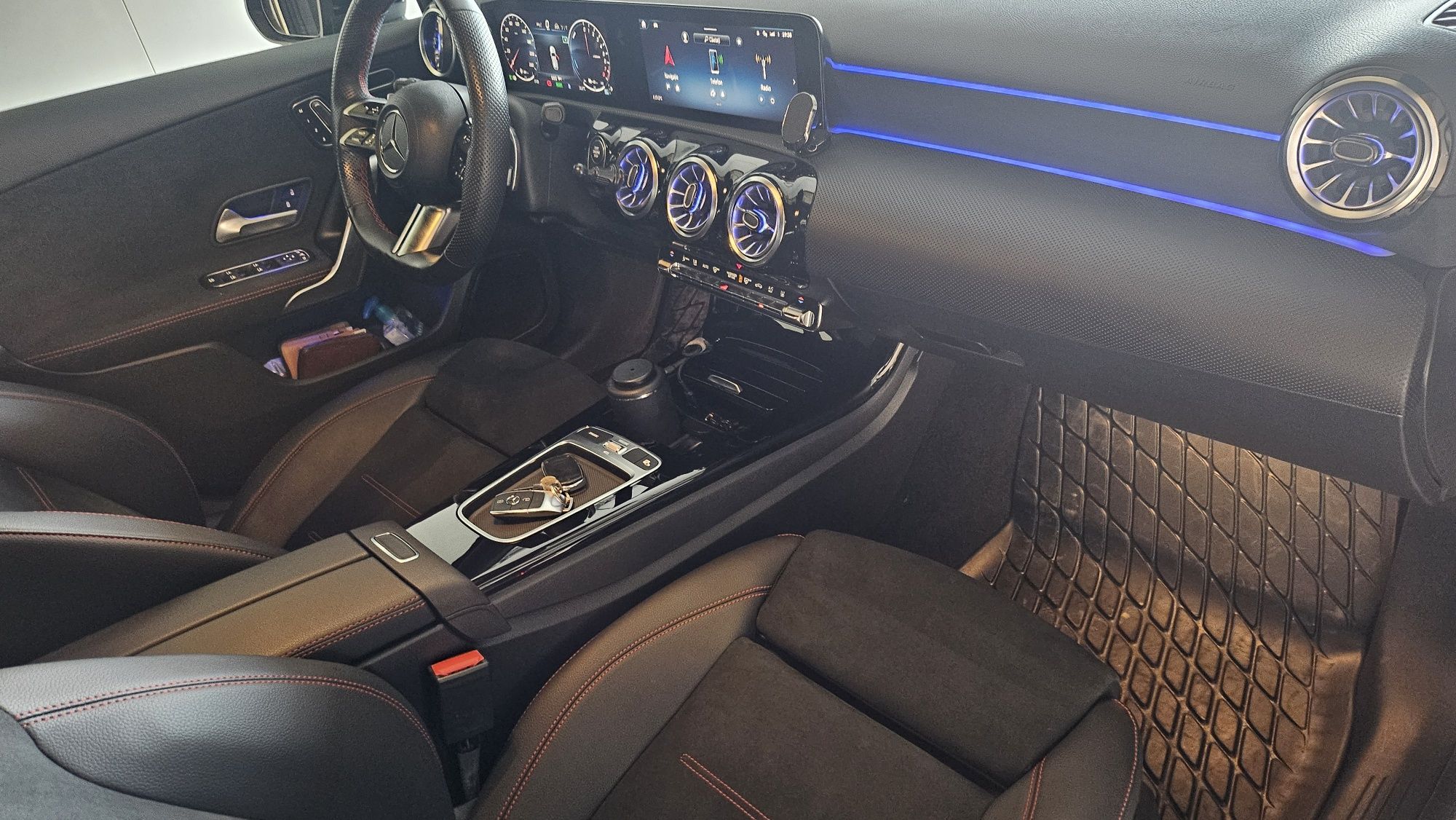 Mercedes A250e AMG  (plug- in hibrid, impecabila, garanție 4 ani)