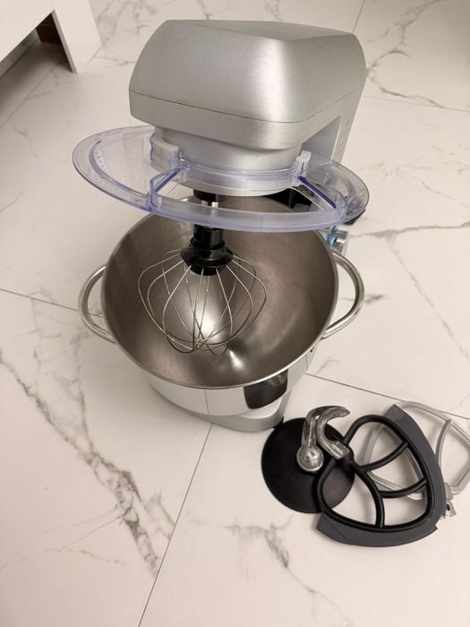 Mixer planetar Biovita cu bol inox – 3 accesorii, 6 trepte viteză