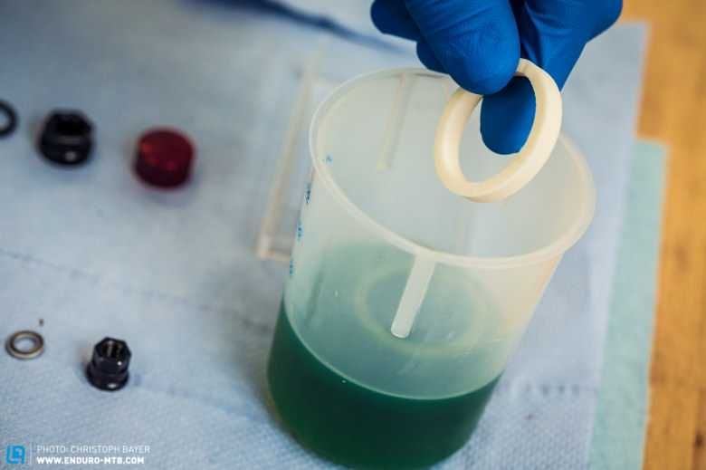 Профилактика на вилки и шокове на планински велосипеди Fox, RockShox,