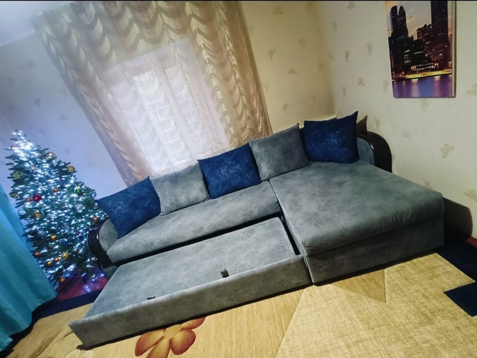 Продам диван с подушками