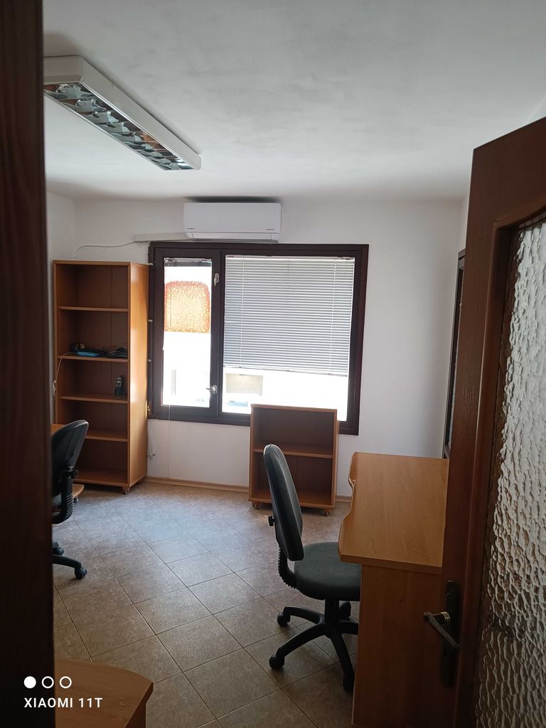 Дава се под наем Двустаен апартамент в Пловдив, Център - 65 кв.м за 382.5 € - Снимка #2