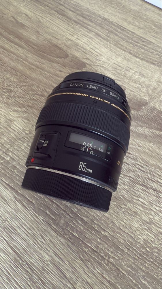Обектив Canon EF 85mm f1.8