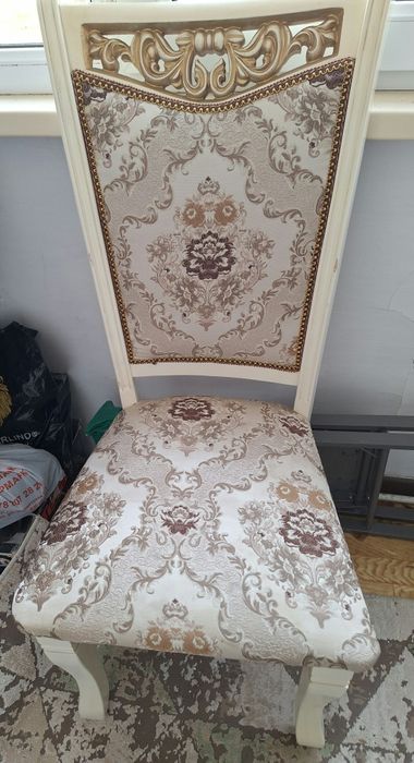 стулья 4щт по 5000,ковры,дорожки