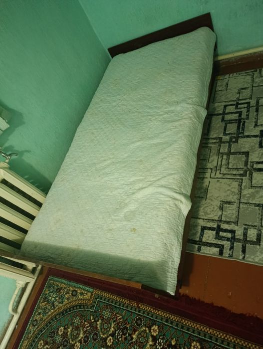 Кровать сотилади