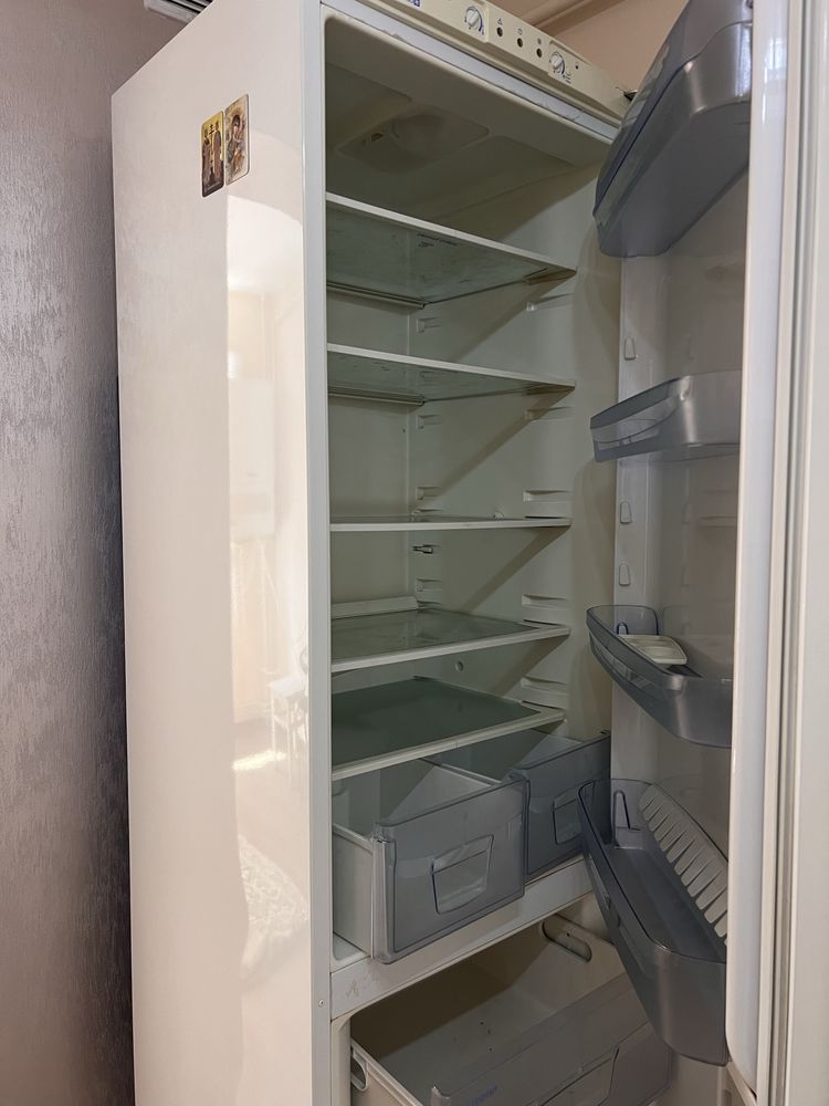 Combina frigorifica indesit