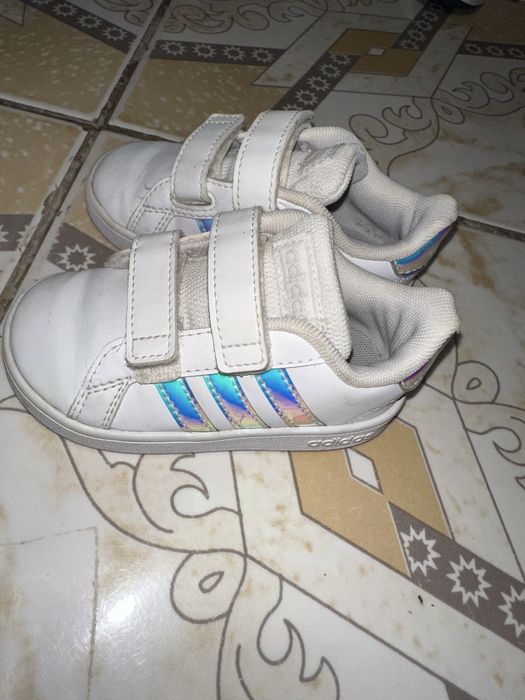 Adidasi marimea 21